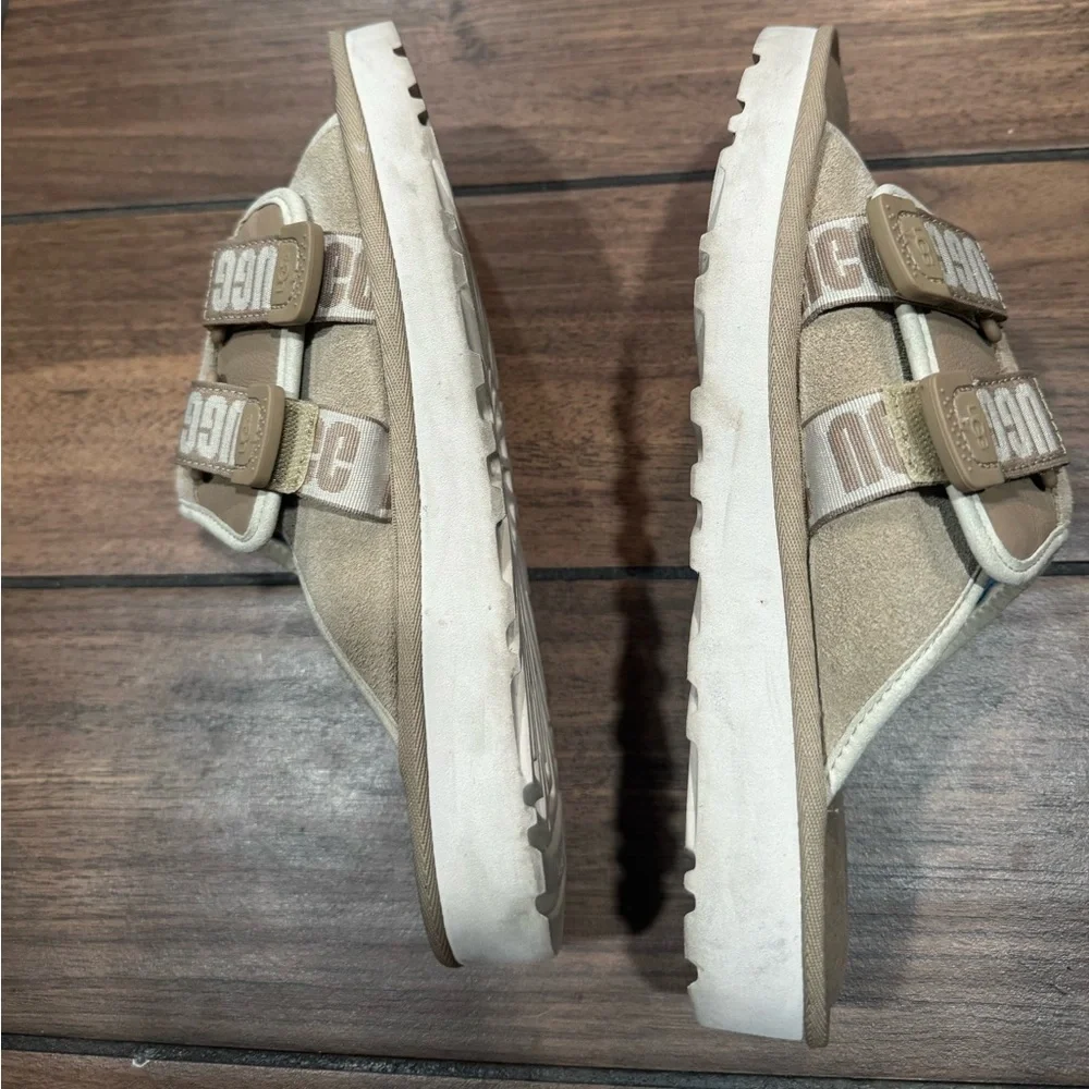 UGG Men's Goldencoast Strap tan Slide size 9